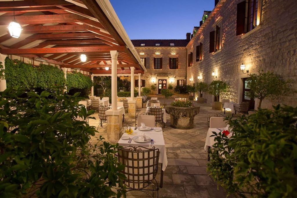 Vanjski dio restorana Kazbek Dubrovnik